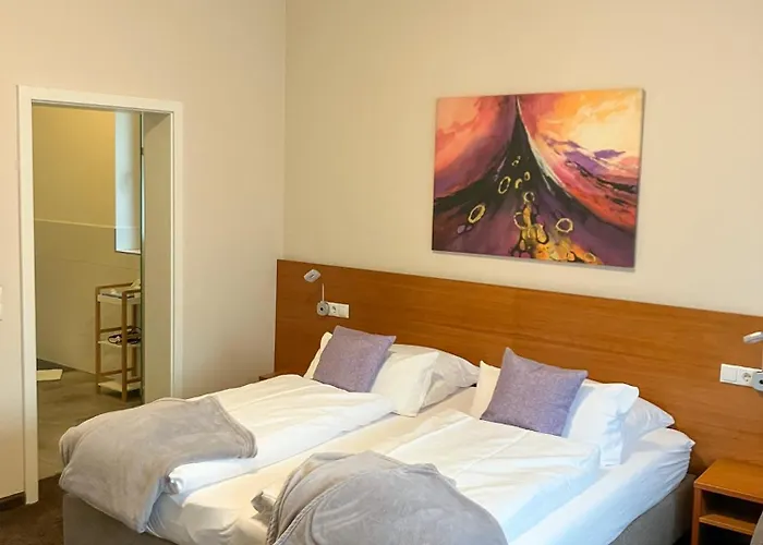 クルプファルツ ゲストハウス 3*