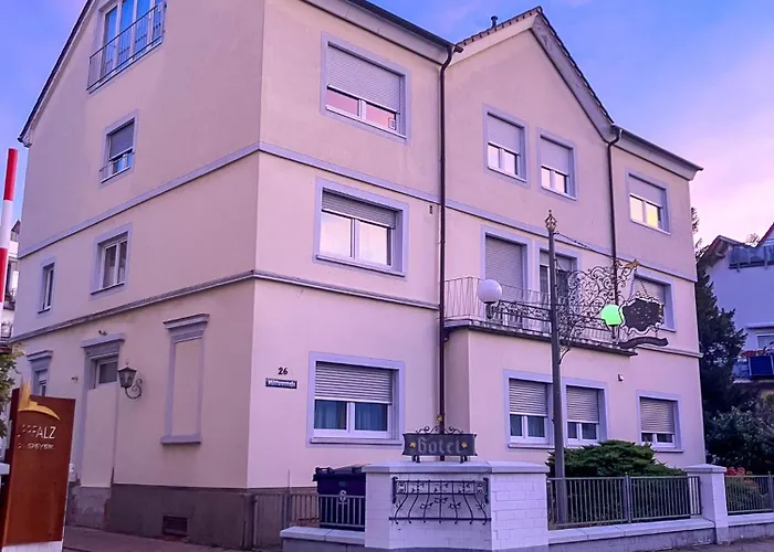 ゲストハウス クルプファルツ 3*